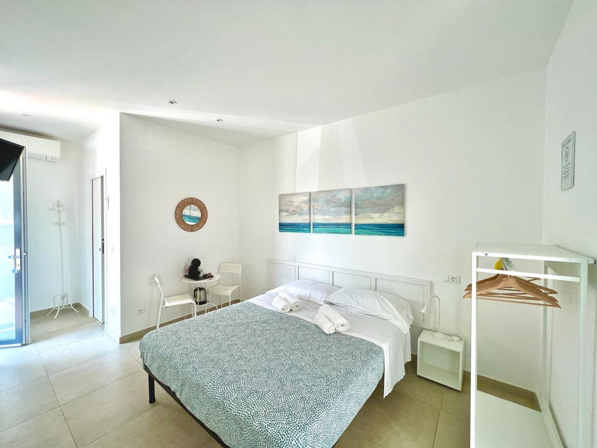 Le 4 Stagioni Rooms 滨海弗兰卡维拉 外观 照片